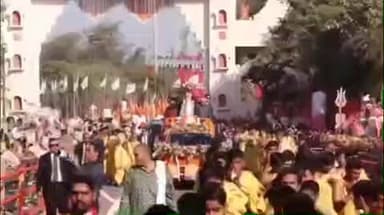 સોમનાથમા વડાપ્રધાનની ઐતિહાસિક શૌર્યયાત્રા 108 અશ્ર્વો સાથે શંખસકઁલ થી હમીરજી ગોહેલ સકઁલ સુધી નીકળી હજજારોની જનમેદની ઉમટી