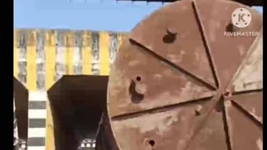 घंसौर: घंसौर में मंडला-लखनादौन मार्ग पर रेलवे अंडर ब्रिज में फंसा ट्रक