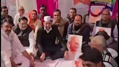 करौली: कांग्रेस ने मनरेगा नीतियों के विरोध में कलेक्ट्रेट के सामने किया मौन धरना प्रदर्शन