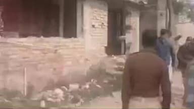 उजियारपुर: मुखिया मनोरंजन गिरी के हत्यारोपी के घर कुर्की की कार्रवाई