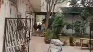 पंजाबी बाग: ख्याला पुलिस ने ई-रिक्शा बैटरी चोर को पकड़ा, स्कूटी और दो बैटरियां बरामद की