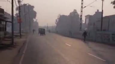 फर्रुखाबाद: जिले में निकली हल्की धूप, गिर रहा पाला, सुबह के समय आसमान में छाई रही हल्की धुंध, गलन बनी रही