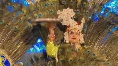 फर्रुखाबाद: श्रीराम नगरिया के सांस्कृतिक पंडाल में भगवान कृष्ण के माहरास की लीला देख श्रद्धालु हुए भाव विभोर