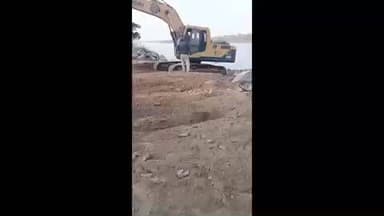 କେନ୍ଦ୍ରାପଡା: କଷଟିବାଲି କରାଣ୍ଡିଆ ନଦୀବନ୍ଧରେ ସ୍ପର ନିର୍ମାଣ କାର୍ଯ୍ୟ ନିମ୍ନମାନର ଅଭିଯୋଗ, ଜଲସମ୍ପଦ ବିଭାଗ ନୀରବଦ୍ରଷ୍ଟା