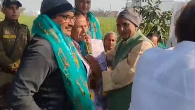 छाता: कस्बा कोसीकला में 25 लाख रुपए की लागत से एमएलसी ओमप्रकाश सिंह ने सीसी सड़क निर्माण का नारियल छोड़कर किया शुभारंभ