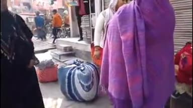 फर्रुखाबाद: शहर में संडे बाजार नहीं लग सका, वार्ता चलती रही, शहर कोतवाली पुलिस फोर्स भी तैनात, व्यापारी सामान लिए घूमते रहे