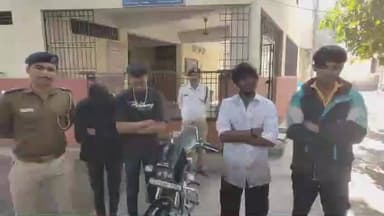 જામનગર શહેર: નાગનાથ નાકા પાસે બાઈક પર સ્ટંટ કરતા યુવકો પકડાયા, પોલીસે માફી મંગાવી