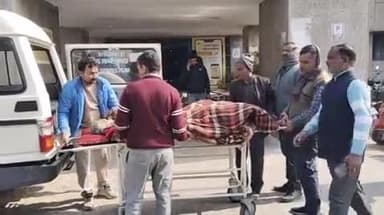 फर्रुखाबाद: पांचाल घाट पर गंगा स्नान करते समय बुजुर्ग महिला गंगा में गिरी, इलाज के दौरान हुई मौत, परिजन शव लेकर चले गए