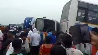 திருப்பூர் தெற்கு: பல்லகவுண்டபாளையம் பகுதியில் பேருந்துகள் அடுத்தடுத்து மோதி விபத்துக்குள்ளானதில் 20 பேர் காயம்