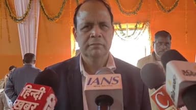 फर्रुखाबाद: पांचाल घाट पर मेला में श्री राम नगरीय क्षेत्र में घूम रहे आवारा जानवरों के बारे में मेला सचिव/एडीएम न्यायिक ने दी जानकारी