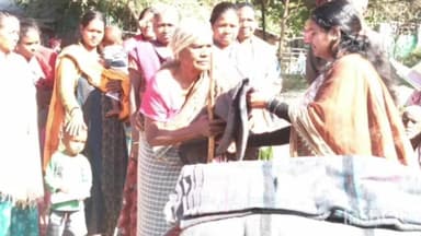 चाईबासा: जिला परिषद सदस्य लालमुनी पूर्ति ने 100 जरूरतमंदों के बीच कंबल वितरण किया