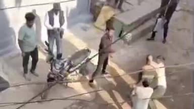 सिरमौर: लोकतंत्र के चौथे स्तंभ पर 'खूनी' हमला: थाने से 50 मीटर दूर पत्रकार की पिटाई, पुलिस बनी रही तमाशबीन