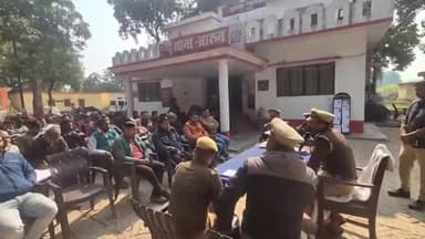 बीकापुर: तारुन थाने में साइबर क्राइम की रोकथाम के लिए जनसेवा केंद्र संचालक और साइबर वालंटियर के साथ पुलिस ने की बैठक