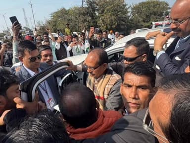 सीहोर: हाईवे स्थित सैकड़ा खेड़ी जोड़ पर केंद्रीय कृषि मंत्री शिवराज सिंह चौहान का हुआ स्वागत, कई भाजपाई रहे मौजूद