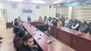 रायसेन: रायसेन कलेक्ट्रेट सभाकक्ष में 'भोपाल कृषक कल्याण वर्ष–2026' के शुभारंभ कार्यक्रम का लाइव प्रसारण देखा गया