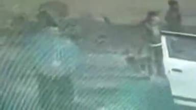 पलवल: पलवल में ड्यूटी पर जा रहे युवक पर हमला, बाप-बेटे ने कुल्हाड़ी से मारी चोटें, महिलाओं से अभद्रता की और कार के शीशे तोड़े