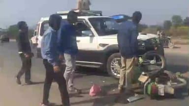 बोडला: स्कॉर्पियो और बाइक के बीच हुई टक्कर से बाइक सवार युवक हवा में उछलकर स्कॉर्पियो के केबिन में बैठा, वीडियो हुआ वायरल