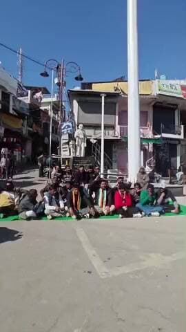 चम्पावत: चंपावत में कांग्रेस ने मनरेगा का नाम 'वीबी जी रामजी' करने के विरोध में किया उपवास प्रदर्शन