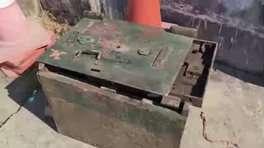 ক্যানিং ১: চুরি হয়ে পাচারের আগেই ক্যানিং থানার পুলিশ লোহার সিন্ধু উদ্ধার করল, এলাকায় চঞ্চল্য