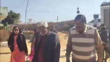 खूंटी: चंपाई सोरेन चलागी गांव पहुंचे, दिवंगत पड़हा राजा सोमा मुंडा के परिजनों से की मुलाकात