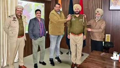 ਫਾਜ਼ਿਲਕਾ: ਇੰਸਪੈਕਟਰ ਰਣਜੀਤ ਸਿੰਘ ਦੇ ਮੋਢਿਆਂ ਤੇ ਐਸਐਸਪੀ ਗੁਰਮੀਤ ਸਿੰਘ ਨੇ ਲਾਏ ਸਟਾਰ