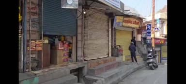 रुद्रप्रयाग: रुद्रप्रयाग जिले में पहाड़ की बेटी अंकिता भंडारी को न्याय दिलाने की मांग को लेकर सभी जगहों पर दिखा बंद का असर