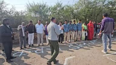 *इंदिरा कॉलोनी मुख्य मार्ग का कचरे का ढेर को समाप्त कर स्वच्छता संदेश दिया*
नगर पालिका परिषद ने स्वच्छ भारत अभियान में