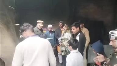 मुज़फ्फरनगर: चाय बनाते वक्त लगी भीषण आग, गैस सिलेंडर चपेट में आया, लाखों का घरेलू सामान जल गया, लोग भागकर बचाई जान
