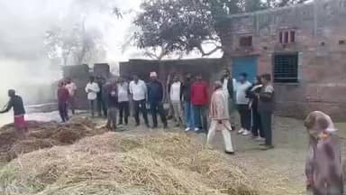 लालगंज: हथेड़ा गांव में बस्ती के पास रखे लगभग 2 बीघा पुआल व धान में संदिग्ध परिस्थितियों में लगी आग, ग्रामीणों ने पाया काबू