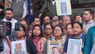 কলকাতা: ডালহাউসিতে নির্বাচন কমিশনের দফতরের সামনে BLO-দের বিক্ষোভ, উত্তাল পরিস্থিতি—পুলিশ ব্যারিকেড ভাঙার চেষ্টা