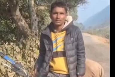 लखीसराय: चंपानगर मोड़ से कजरा थाना पुलिस ने 50 लीटर महुआ शराब के साथ बाइक सवार तस्कर को गिरफ्तार किया