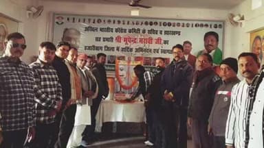 कटकमसांडी: कांग्रेसियों ने शहीद शेख भिखारी व टिकैत उमराव सिंह को श्रद्धांजलि दी