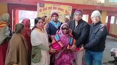 सूरजगढ़: सूरजगढ़ा नगर परिषद क्षेत्र के साकेत धाम ठाकुरबाड़ी में जरूरतमंदों के बीच 50 कंबल वितरित