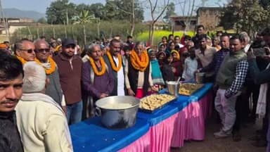 चौपारण: भगहर में चूड़ा-दही कार्यक्रम संपन्न, पूर्व विधायक उमाशंकर अकेला रहे मुख्य अतिथि