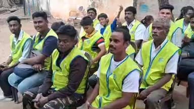 காட்பாடி: காட்பாடி ரயில் நிலையத்தில் தூய்மை செய்யும் இயக்கத்தினை வேலூர் நாடாளுமன்ற உறுப்பினர் கதிர் ஆனந்த் துவக்கி வைத்தார்