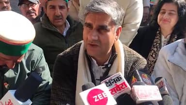 सोलन: सोलन में कांग्रेस ने मनरेगा का नाम बदलने पर जताया विरोध, जिला मुख्यालय पर किया धरना-प्रदर्शन