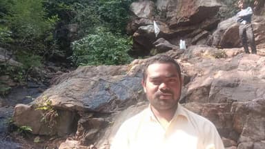 बेंदी पंचायत के प्रकृति के गोद में बसे प्रसिद्ध मून बाबा का अद्भुत दृश्य