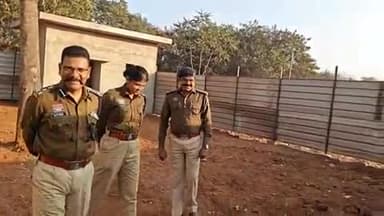 तिल्दा: पुलिस अधीक्षक डॉक्टर लाल उमेद सिंह ने नेवर थाना का किया औचक निरीक्षण