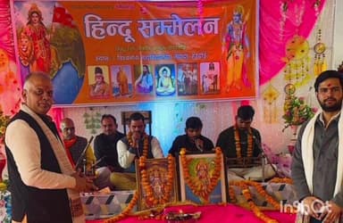 संडीला: अतरौली के नेवादा स्थित विश्वनाथ महाविद्यालय में राष्ट्रीय स्वयं सेवक संघ द्वारा हिन्दू सम्मेलन और सुंदरकांड का आयोजन