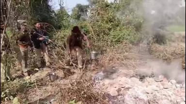 कासगंज: नगला ढाके में प्रेम प्रसंग में घर से भागी किशोरी की हत्या कर परिजनों ने जला दी चिता, पुलिस ने चिता बुझाकर निकाले अवशेष