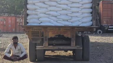 ગાંધીધામ: મીઠીરોહર વિસ્તારમાંથી આધાર-પુરાવા વગ૨ના યુરીયા ખાત૨ના જથ્થા સાથે એક ઇસમને બી ડીવીઝન પોલીસે ઝડપ્યો