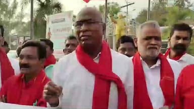 సిరిసిల్ల: సిపిఐ వంద సంవత్సరాల ముగింపు కార్యక్రమంలో పాల్గొని విజయవంతం చేయాలని సిపిఐ జాతీయ నాయకులు చాడ వెంకట్ రెడ్డి