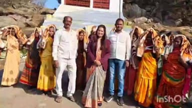 रमना: रमना प्रखण्ड के कर्णपुरा पंचायत में शिबू सोरेन के जन्मदिवस पर कंबल वितरण