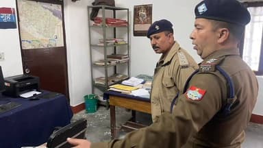 चम्पावत: सीओ शिवराज सिंह राणा ने चंपावत में चलथी चौकी का किया औचक निरीक्षण