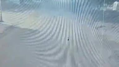 अम्बाला: गोकलगढ़ गांव में निर्माणाधीन दुकानों से लोहे की शटरिंग प्लेट चोरी, सीसीटीवी में कैद हुई वारदात