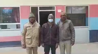 नारासन: नारसन कला गांव के पास पुलिस ने कच्ची शराब के एक तस्कर को किया गिरफ्तार, कच्ची शराब की गई बरामद