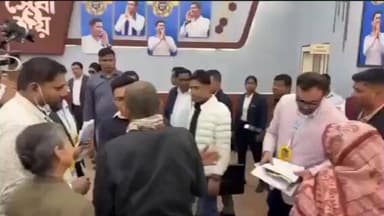 বজবজ ১: ফলতা সেবাশ্রয় ক্যাম্প পরিদর্শন করতে আসলেন সাংসদ অভিষেক বন্দ্যোপাধ্যায় উপস্থিত বজবজের পর্যবেক্ষক।