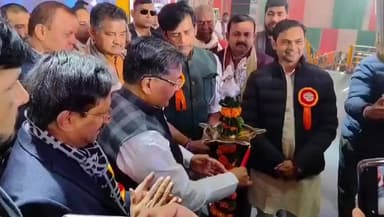 गोरखपुर: गोरखपुर महोत्सव 2026 का शुभारंभ पर्यटन मंत्री जयवीर सिंह ने किया