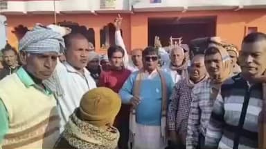 डोमचांच: डोमचांच नगर पंचायत भंग करने की मांग को लेकर नगरवासी कालीमंडा प्रांगण में एकत्रित होकर जताया विरोध