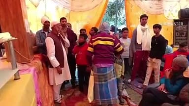 हसनपुरा: पियाउर पंचायत के मुखिया ने बढ़ती ठंड को देखते हुए गरीब असहायों के बीच कंबल का वितरण किया